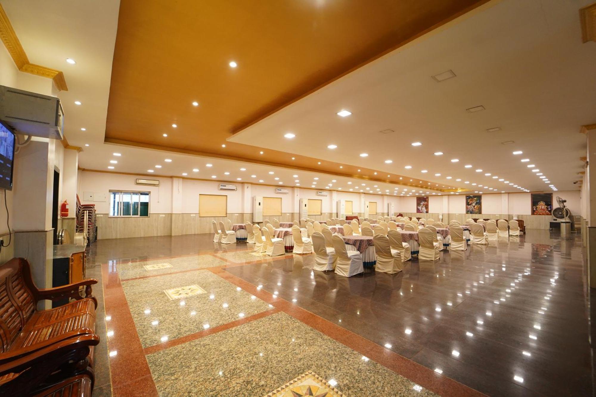 Hotel Ananta Sayana Μπουμπάνεσβαρ Εξωτερικό φωτογραφία