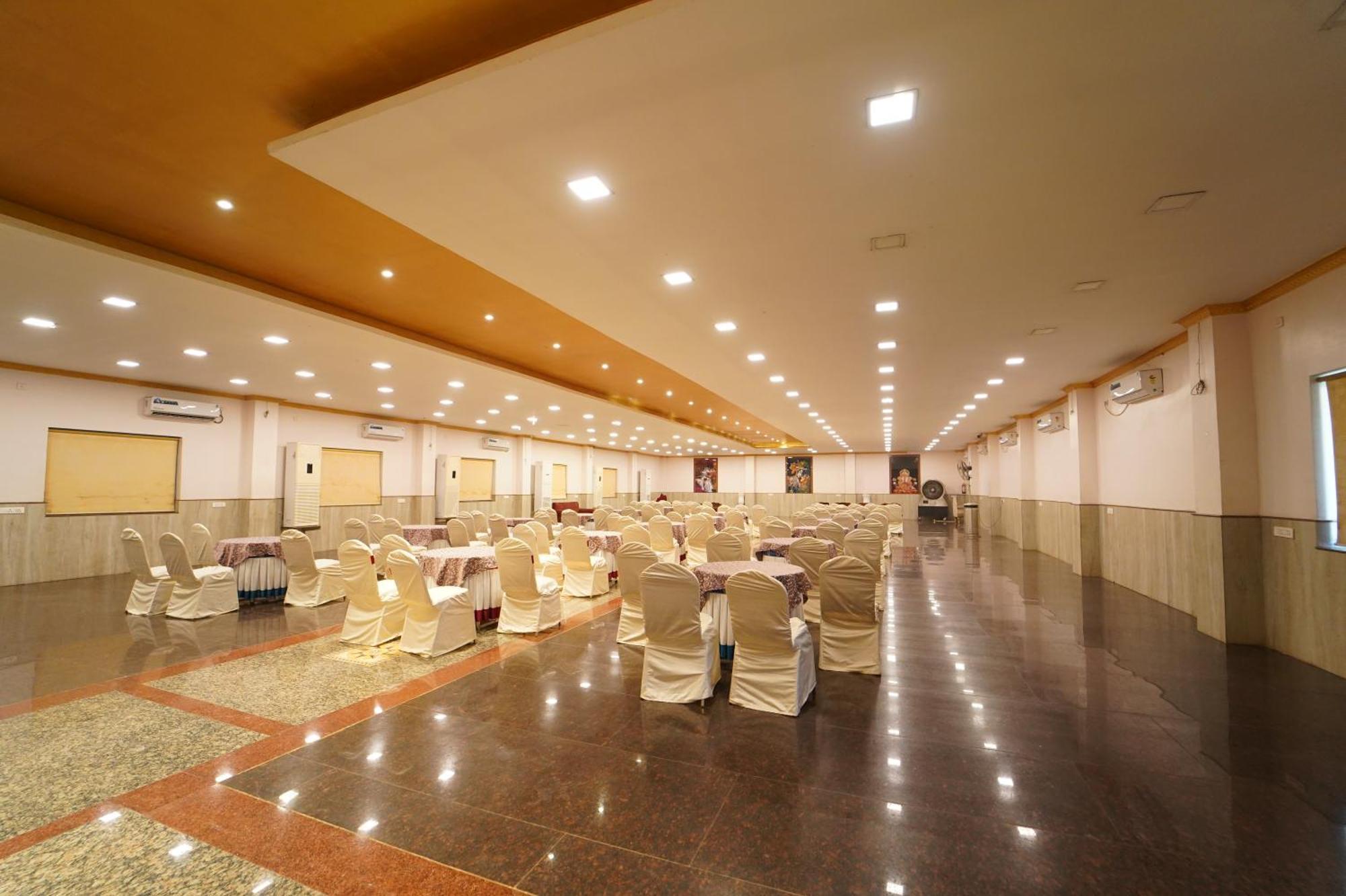 Hotel Ananta Sayana Μπουμπάνεσβαρ Εξωτερικό φωτογραφία